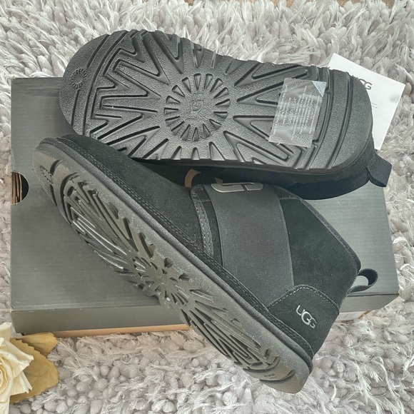 New with tags UGG NEUMEL 11 GRAPHIC BOOTIE An elastic strap w/logo. PLUSH LINING - Picture 8 of 8